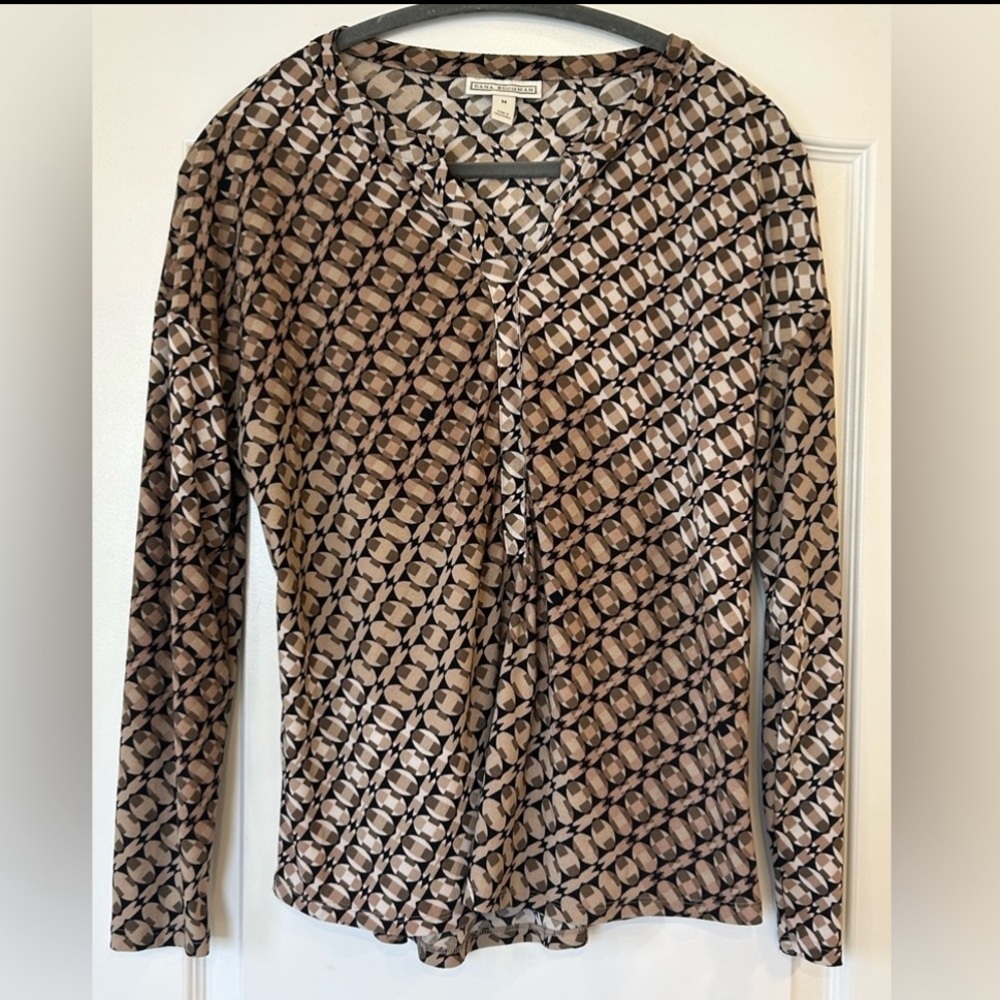 EUC Dana Buchman V Neck Long Sleeve Blouse